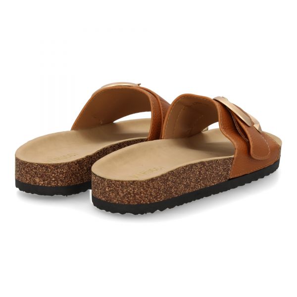 VR5-1757-Camel
